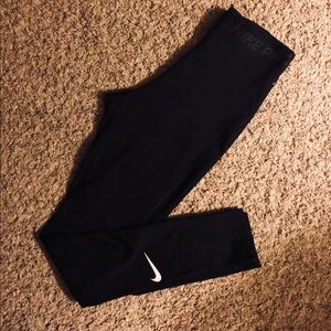 Like new! Nike Pro Dri-Fit leggings 🖤